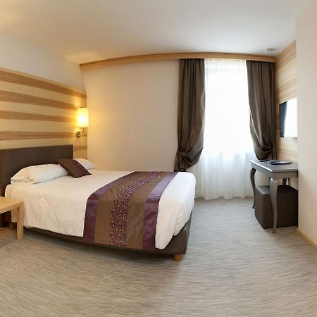 Hotel Garden Пескьера-дель-Гарда Экстерьер фото